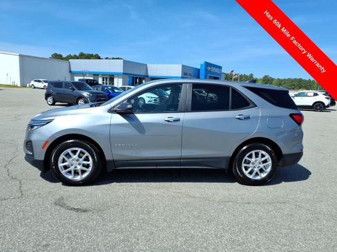 Used 2024 Chevrolet Equinox LS w/ LS Convenience Package image 2