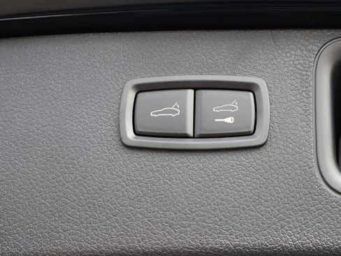 Used 2026 Porsche Macan AWD/4WD image 18