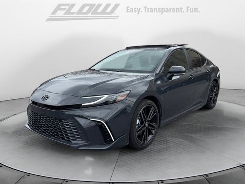 Used 2025 Toyota Camry XSE image 3