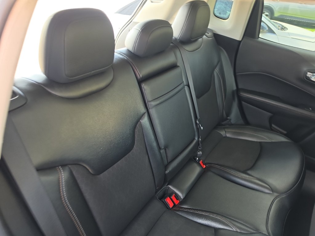Used 2020 Jeep Compass Latitude w/ Cold Weather Group AWD/4WD image 12
