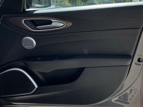 Used 2019 Alfa Romeo Giulia Ti AWD/4WD image 18
