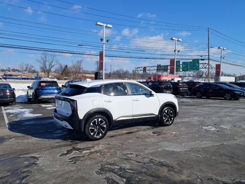 Certified 2025 Nissan Kicks SV image 7