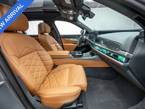 Used 2023 BMW 740i RWD image 13