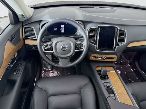 Certified 2025 Volvo XC90 B6 Plus image 23