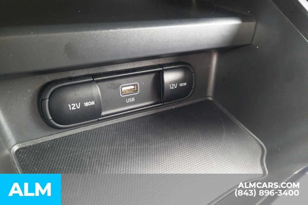 Used 2025 Kia Soul LX w/ LX Technology Package FWD image 26