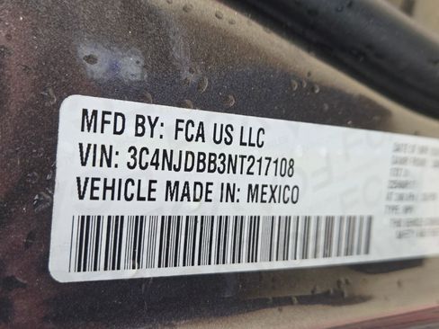 Used 2022 Jeep Compass Latitude AWD/4WD image 29