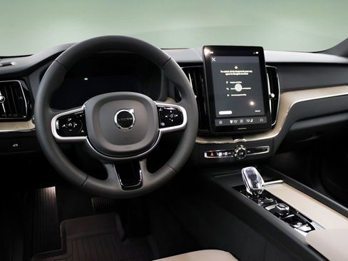 New 2026 Volvo XC60 B5 Plus w/ Protection Package Premier AWD/4WD image 20