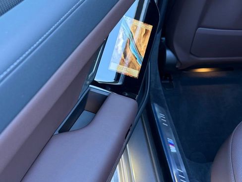 Used 2024 BMW 760i xDrive w/ Executive Package image 32