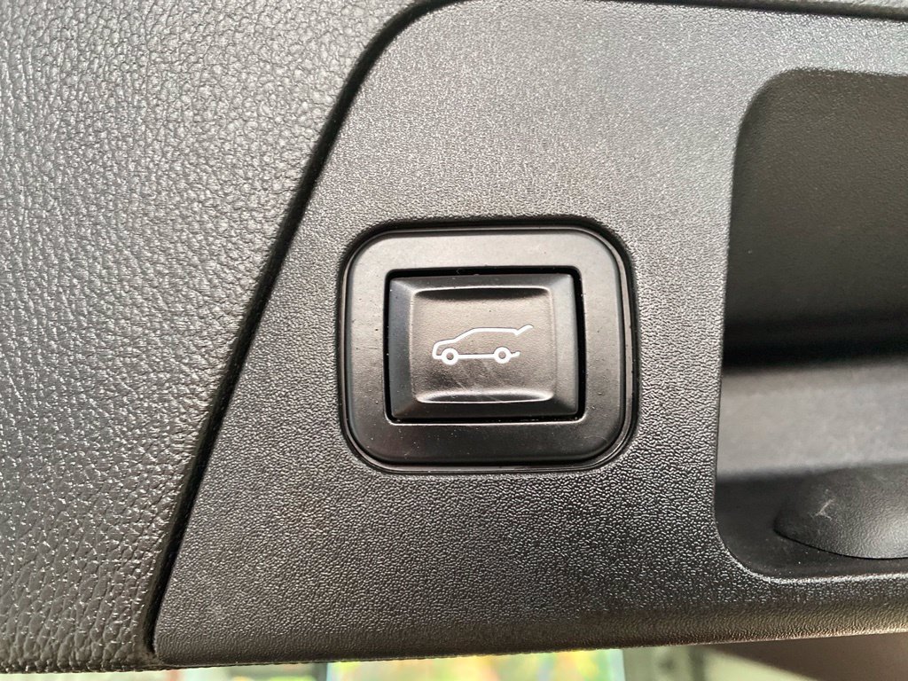 Used 2018 Buick Envision Essence AWD/4WD image 21