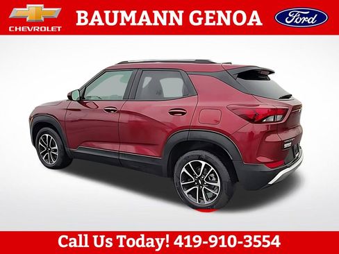 Used 2025 Chevrolet TrailBlazer LT FWD image 2