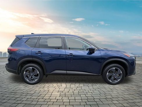 Certified 2025 Nissan Rogue SV FWD image 4