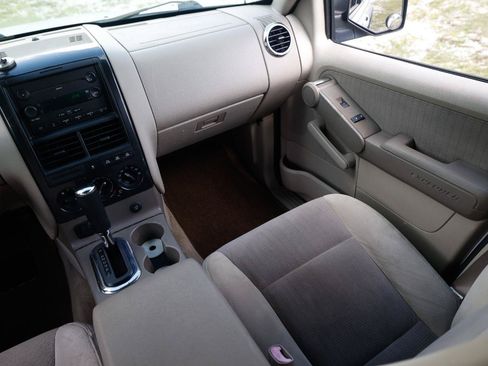 Used 2007 Ford Explorer XLT AWD/4WD image 22