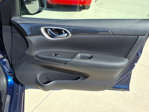 Used 2019 Nissan Sentra SR FWD image 18