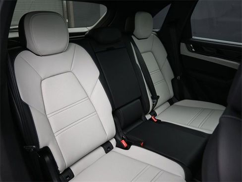 New 2025 Porsche Cayenne S image 24