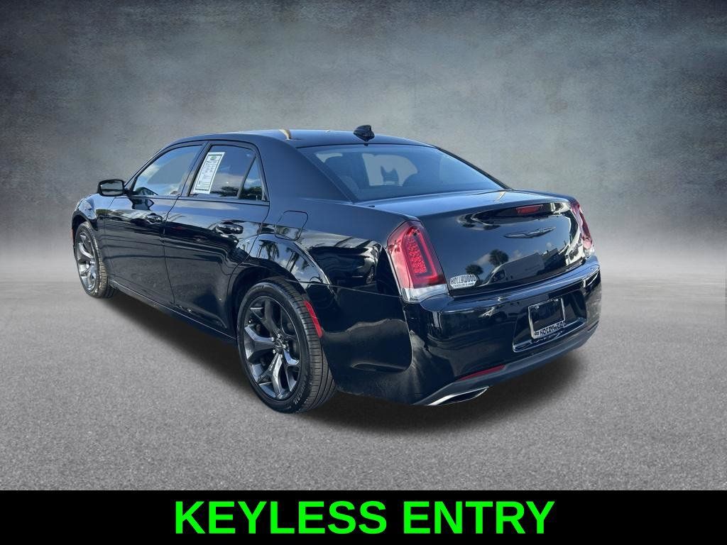 Used 2021 Chrysler 300 Touring w/ Sport Appearance Package RWD image 7