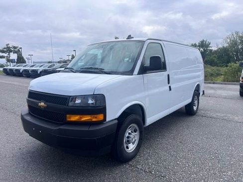 New 2025 Chevrolet Express 2500 image 9