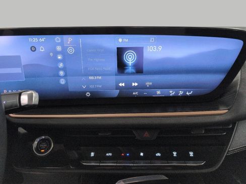 Used 2025 Buick Envision Sport Touring AWD/4WD image 7