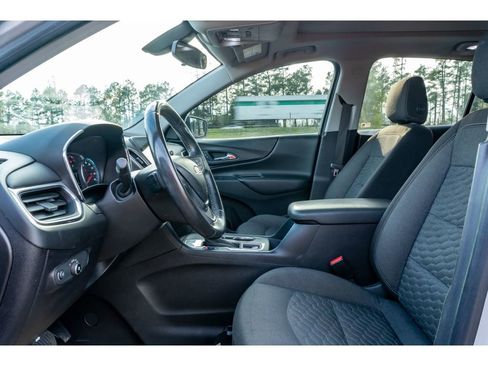 Used 2018 Chevrolet Equinox LT w/ Sun & Infotainment Package image 13