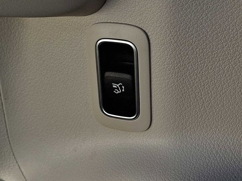 Certified 2023 Mercedes-Benz GLB 250 4MATIC image 24