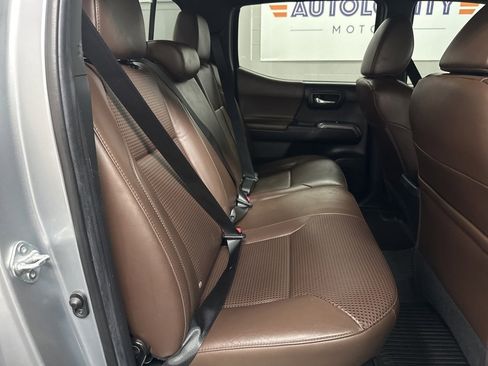 Used 2022 Toyota Tacoma Limited image 35