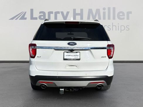 Certified 2017 Ford Explorer XLT image 4