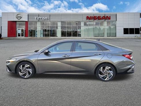 Used 2025 Hyundai Elantra SEL FWD image 7
