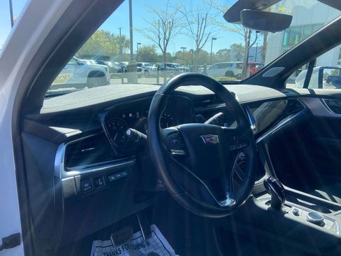 Used 2023 Cadillac XT6 Sport w/ Technology Package image 11