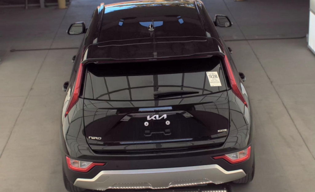 Used 2025 Kia Niro EX w/ EX Cold Weather Package FWD image 6