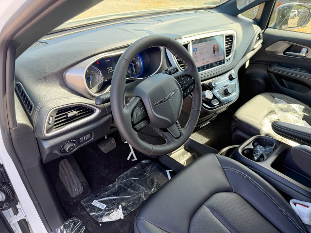 New 2026 Chrysler Pacifica Select AWD/4WD image 11