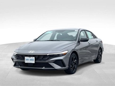 New 2026 Hyundai Elantra SEL Sport Premium FWD image 2