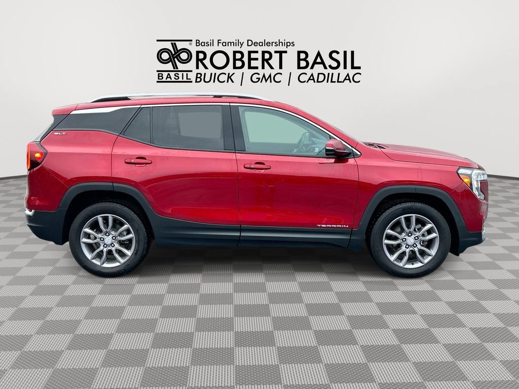 Used 2024 GMC Terrain SLT w/ LPO, Floor Liner Package AWD/4WD image 9