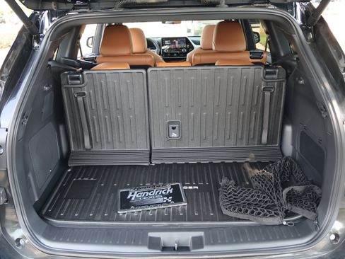 Used 2025 Toyota Highlander Platinum AWD/4WD image 38