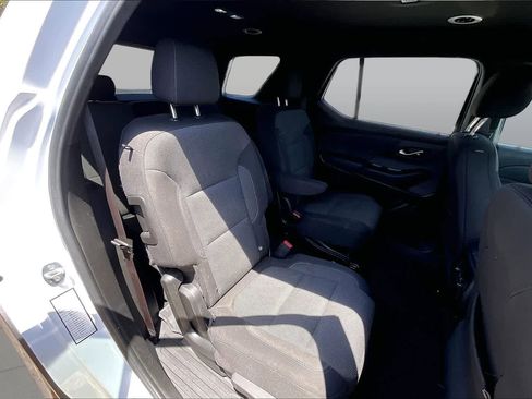 Used 2023 Chevrolet Traverse LT FWD image 26