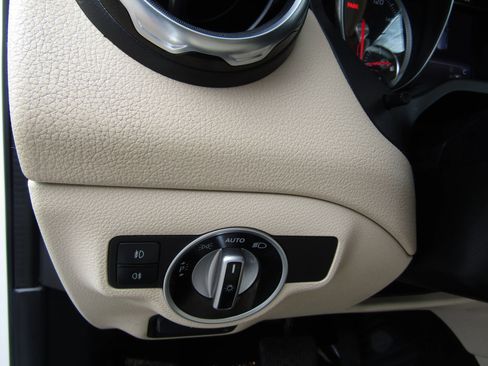 Used 2020 Mercedes-Benz GLA 250 4MATIC w/ Premium Package image 20