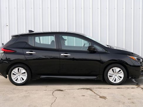 Used 2025 Nissan Leaf S image 46