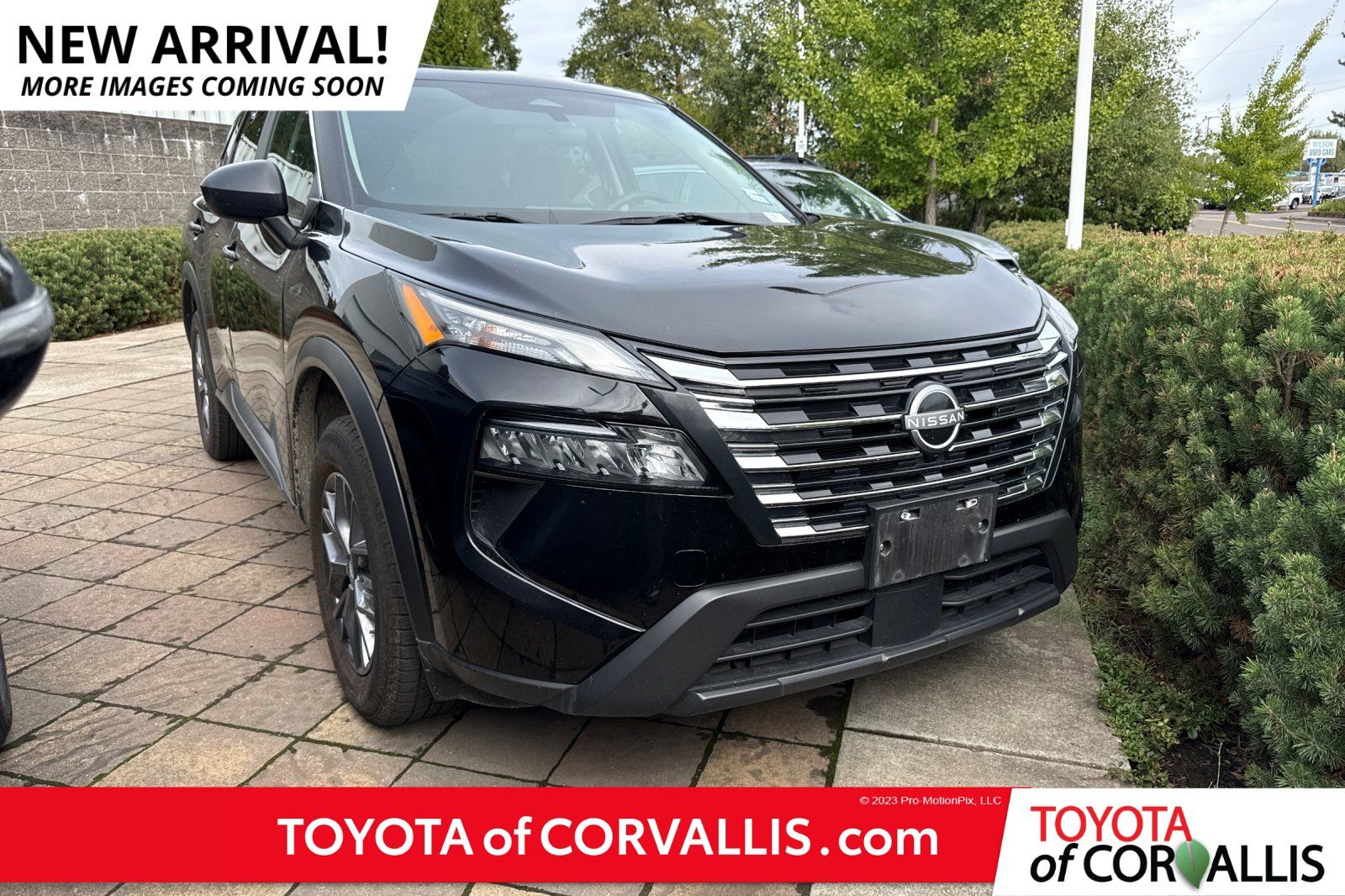 Used 2024 Nissan Rogue S FWD image 1