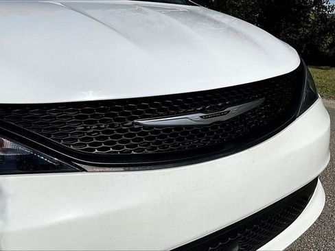 Used 2022 Chrysler Voyager LX image 32