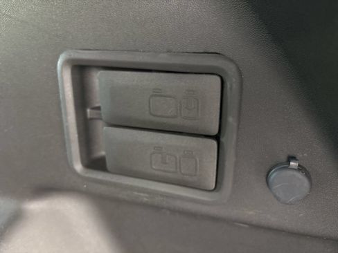 Used 2021 Chevrolet Equinox LT FWD image 40