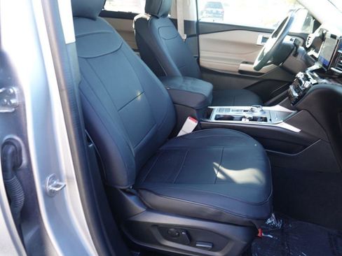 Used 2022 Ford Explorer Limited w/ Equipment Group 301A RWD image 35