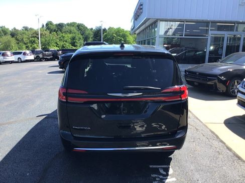 Certified 2023 Chrysler Pacifica Touring-L FWD image 4