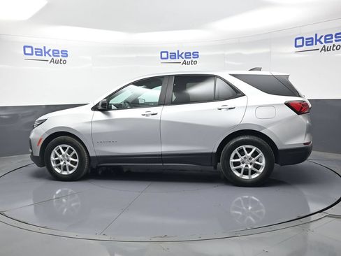 Used 2022 Chevrolet Equinox LS w/ LS Convenience Package FWD image 4