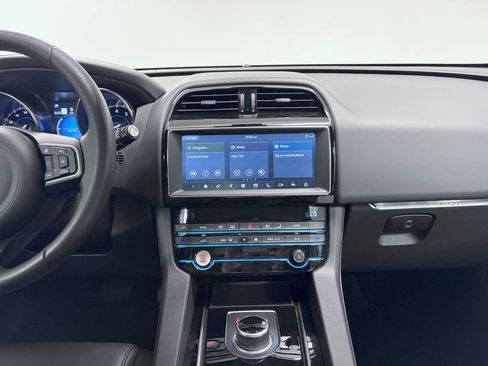 Used 2020 Jaguar F-PACE Premium AWD/4WD image 18