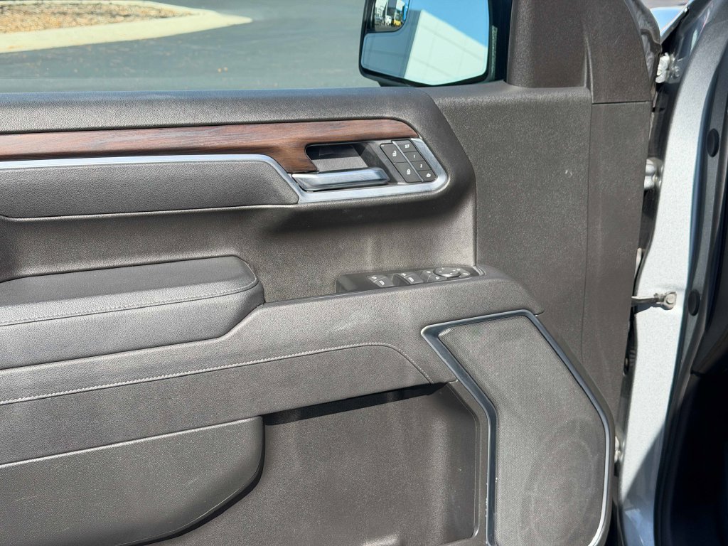 Used 2025 GMC Sierra 1500 SLT AWD/4WD image 29