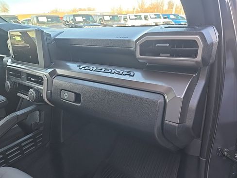 Used 2025 Toyota Tacoma SR5 image 79