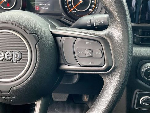 Used 2025 Jeep Gladiator Sport image 26