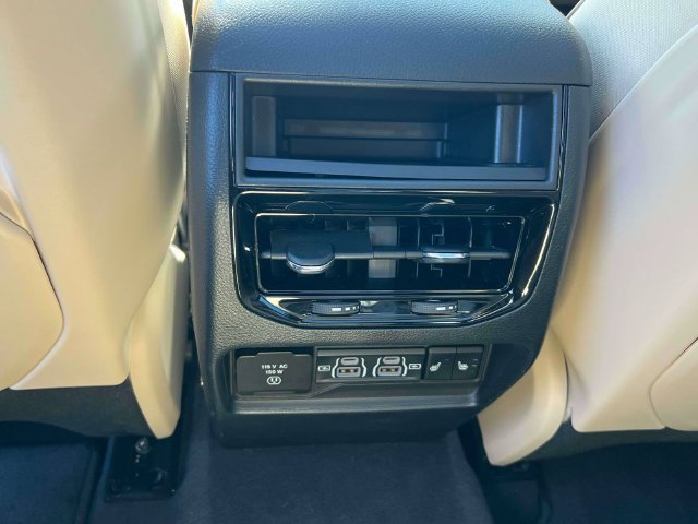 Used 2023 Jeep Grand Cherokee Limited w/ Luxury Tech Group II AWD/4WD image 23