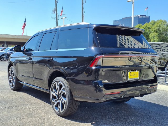 New 2027 Lincoln Navigator Reserve AWD/4WD image 6