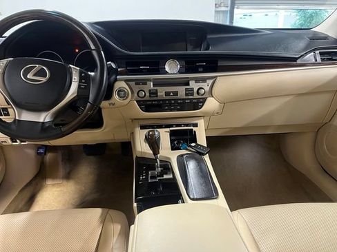 Used 2014 Lexus ES 350 w/ Luxury Package FWD image 21