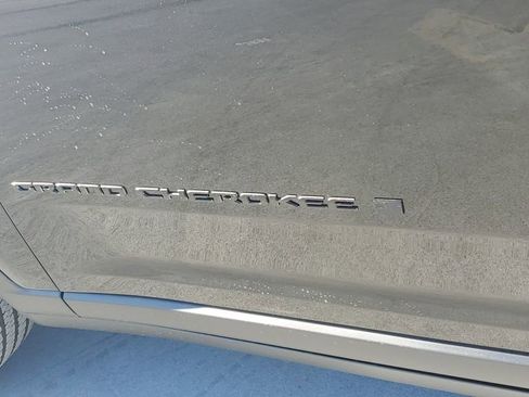 New 2025 Jeep Grand Cherokee Altitude image 8