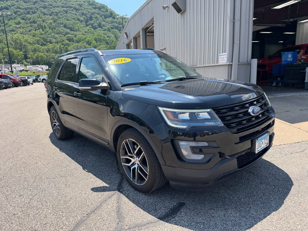 Used 2016 Ford Explorer Sport w/ Equipment Group 401A AWD/4WD image 2